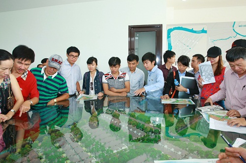 Những quy định mới nhằm hạn chế rủi ro cho người mua nhà, giúp cho thị trường BĐS có dấu hiệu khởi sắc trở lại Ảnh: T.K